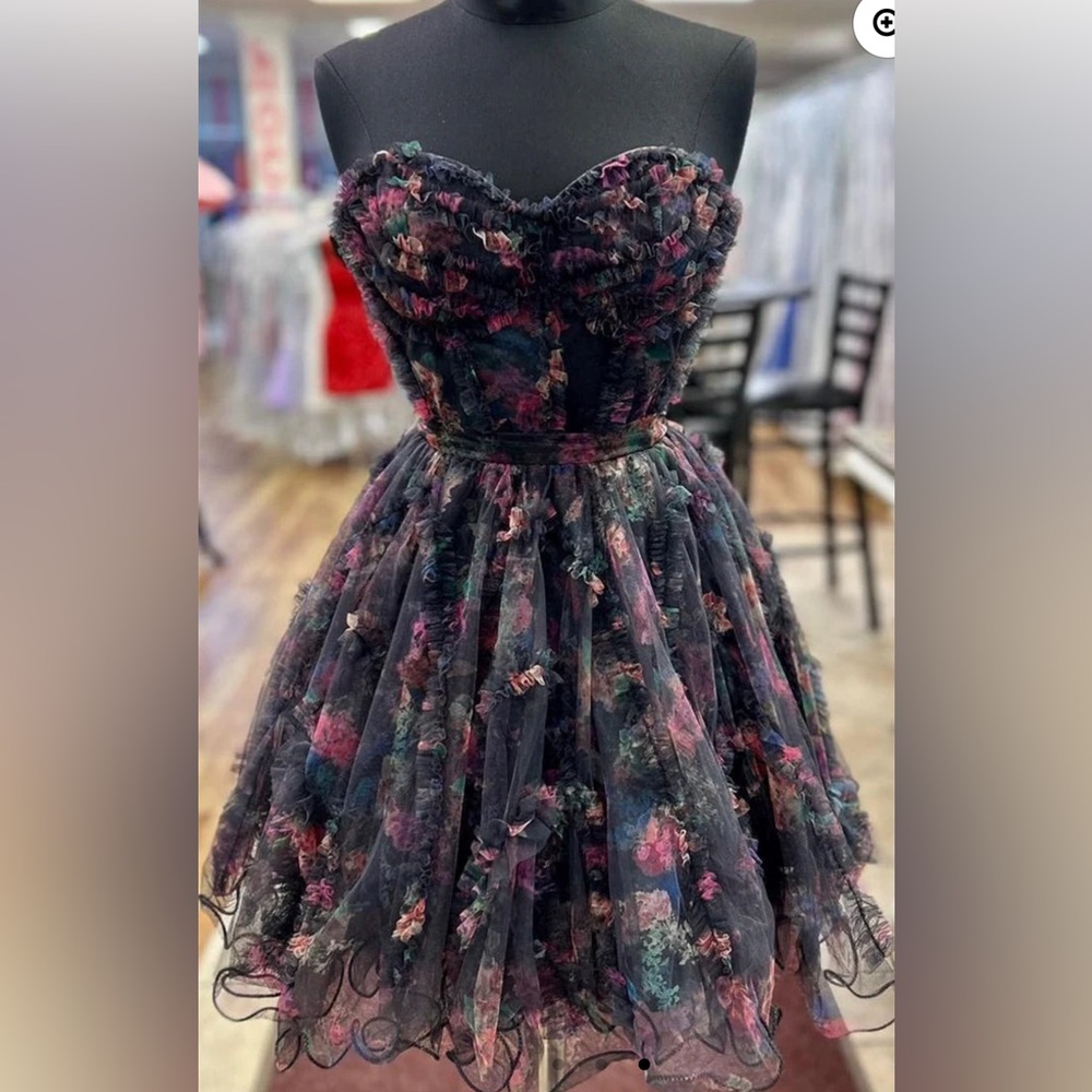 GORGEOUS HOMECOMING DRESS